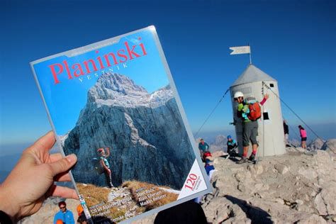 nosečnica, ki piše dnevnik in premišljuje