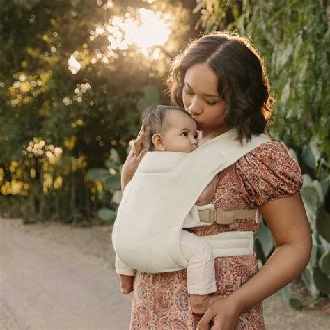 nosilka z dojenčkom (babywearing)