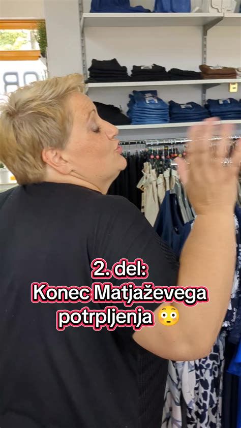 nosečniška moda v trgovini NKD - polica z oblačili in oznakami cen