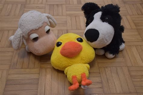 Primeri govorečih plišastih igrač: papiga, Pikachu, enorožec