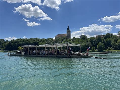 Flosarji in čezmeren tovor na splavu