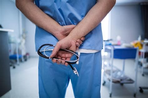 neonatalni oddelek s tehtnico in medicinskim osebjem