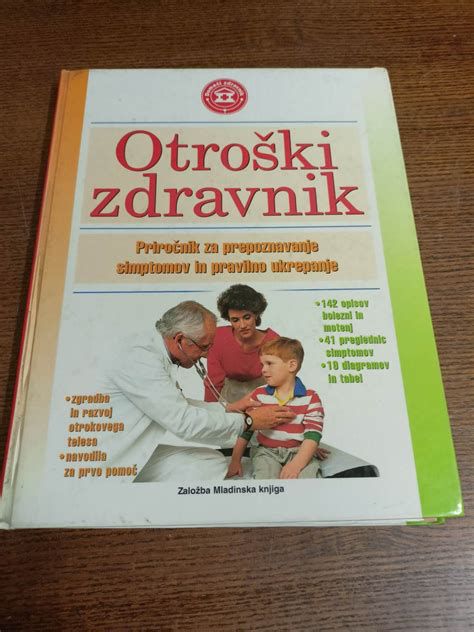 otroški zdravnik med ultrazvočnim pregledom glavice