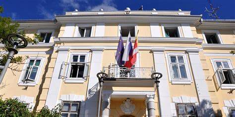 Občinska uprava Tolmin - informativna slika šalterja