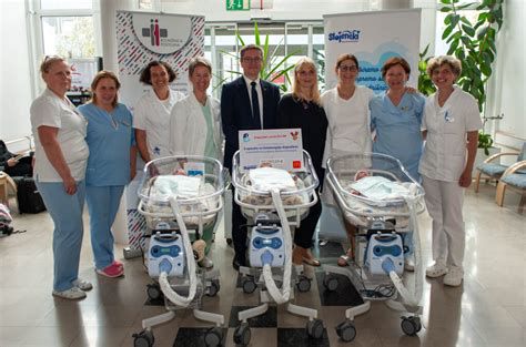 Slika: Osebje v porodnišnici Postojna pri delu (bolnišnični osebje)